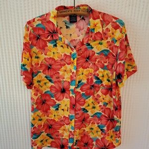 BASIC Edition Floral Button Up Top